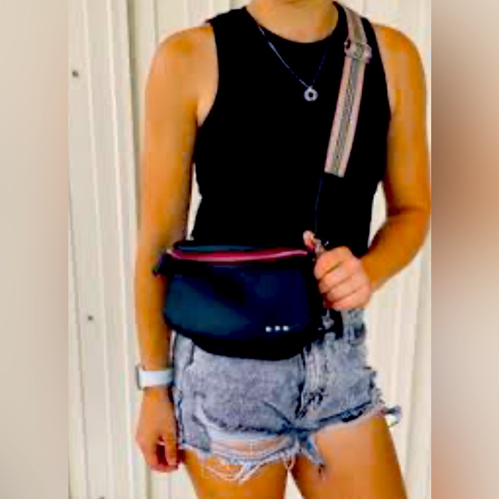 Sutton Crossbody Sling Bag In Black